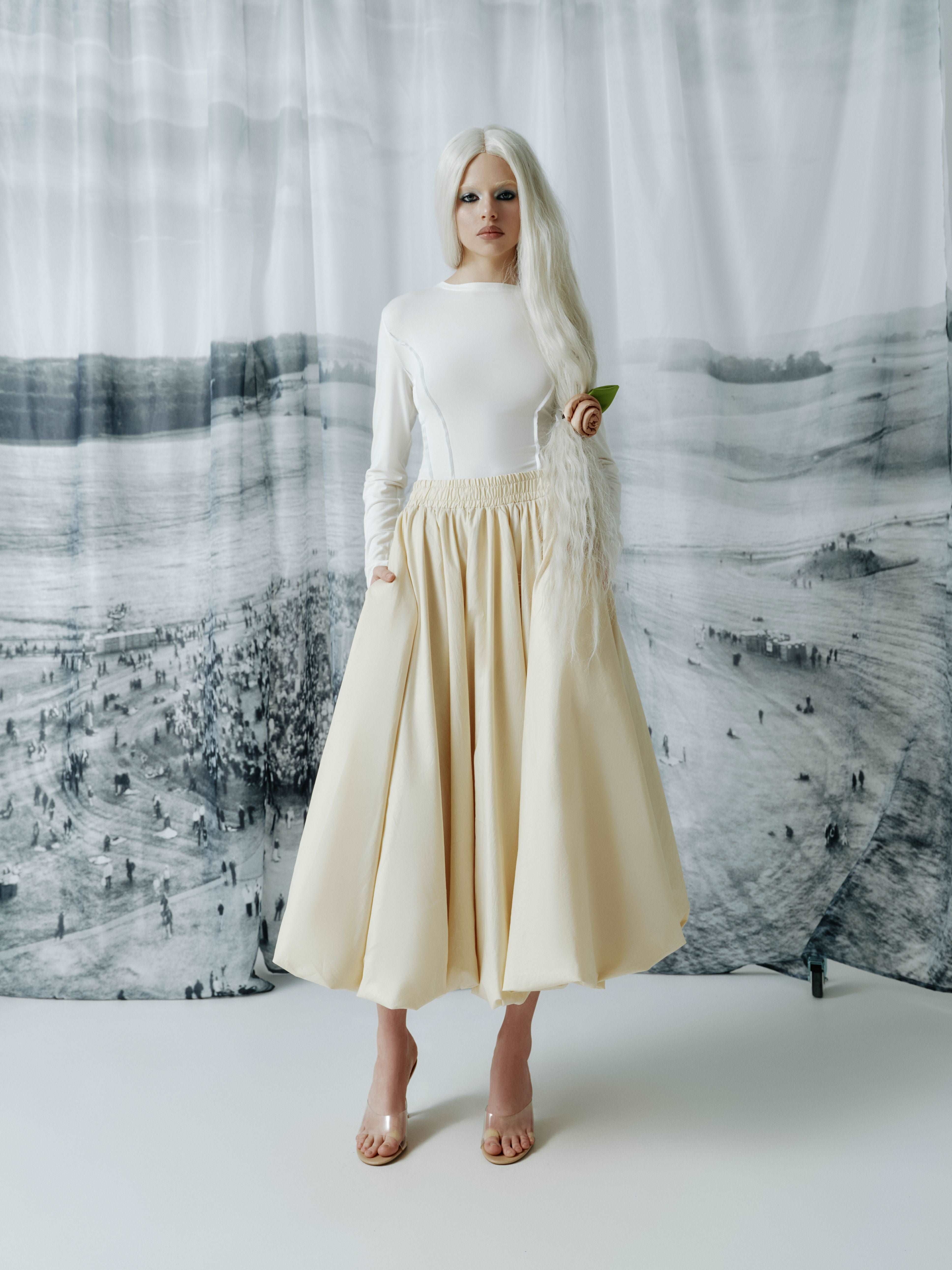 Balloon skirt with pockets and elastic waistband, designed for women, made from 100% poliviscose, perfect for both casual and dressy occasions
