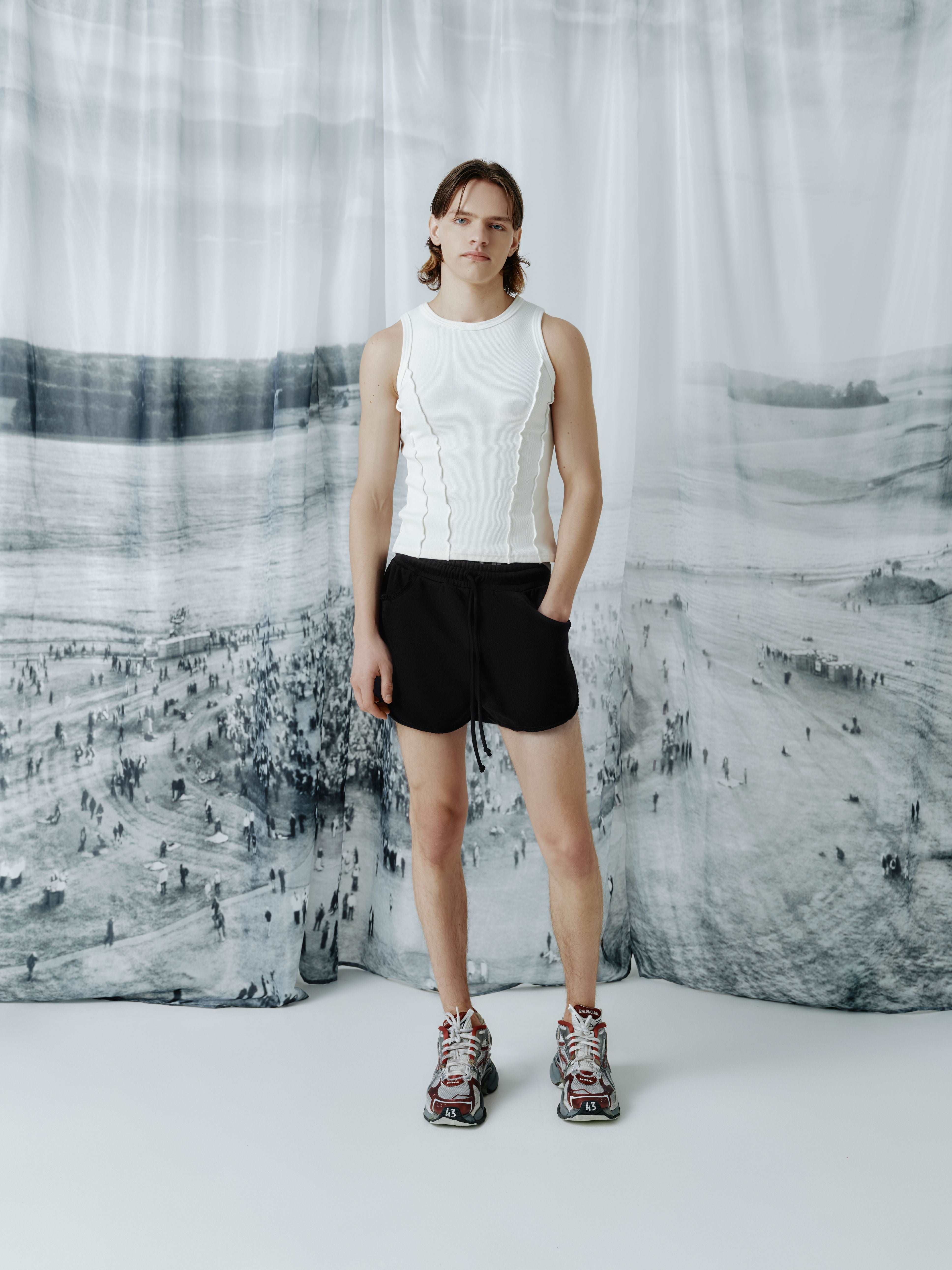 Close-up of the ribbed fabric, illustrating the comfort and stretchy material that offers a perfect fit for an urban streetwear look