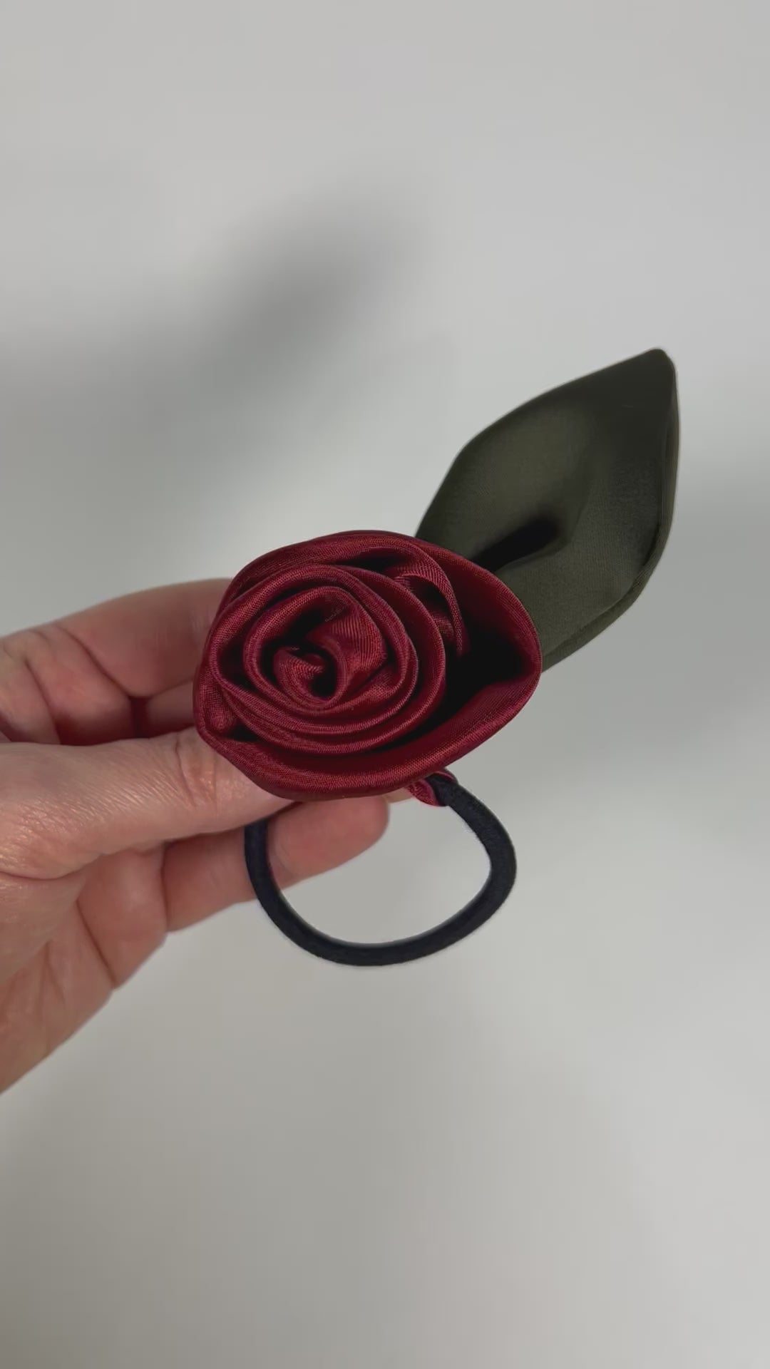 Silk hair elastic "Red Roses"